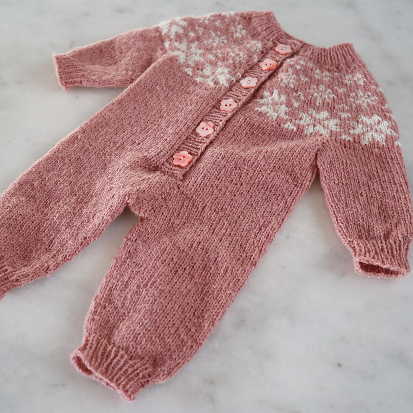 Stjørnudust PDF knittingpattern