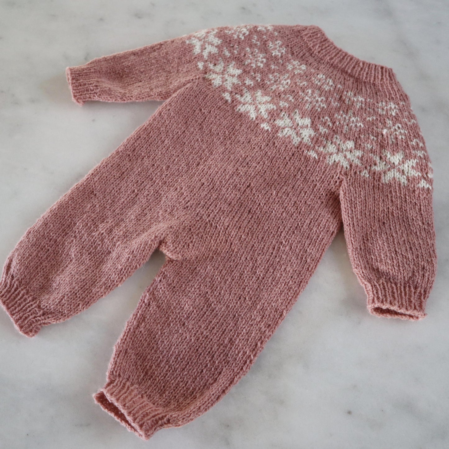 Stjørnudust PDF knittingpattern