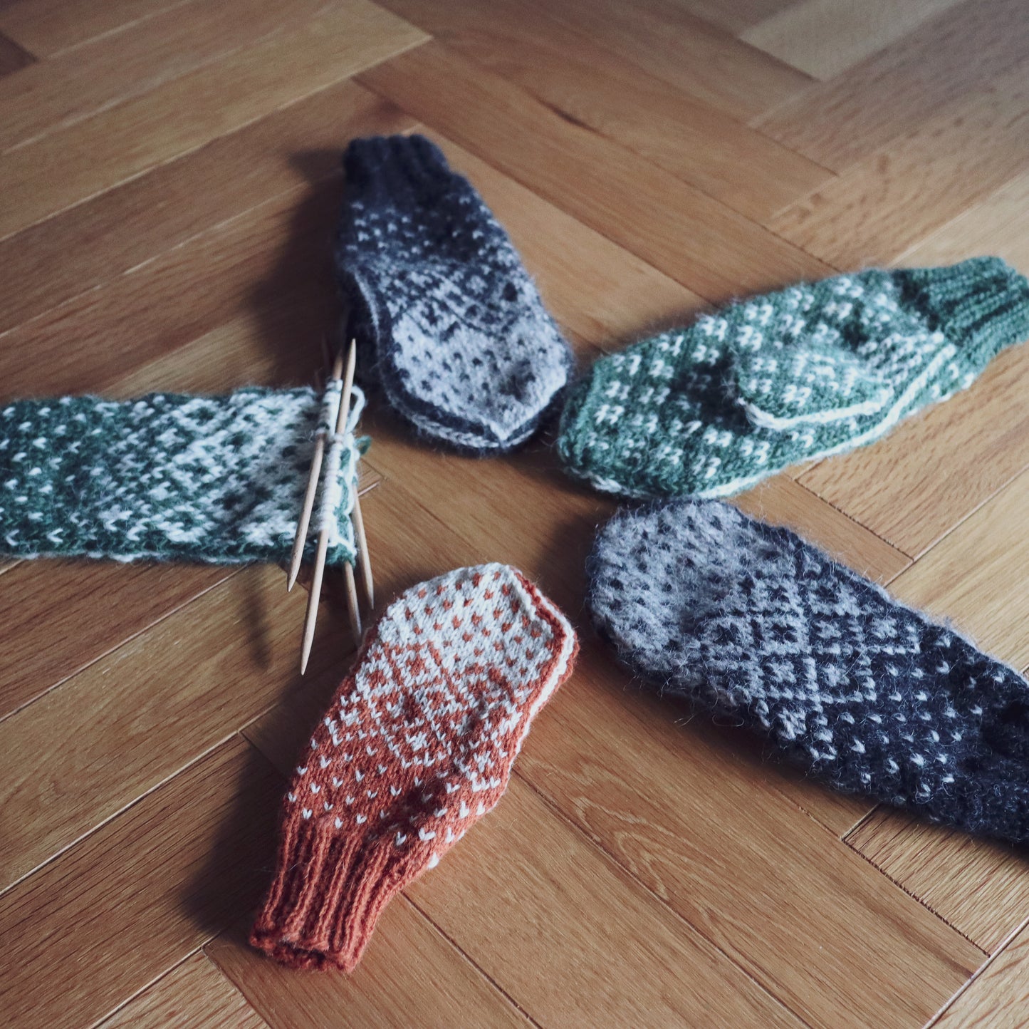 Bohéme Selbu Mittens PDF knit pattern